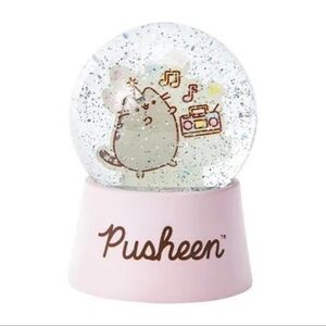 NWT Pusheen Mini Snow Globe